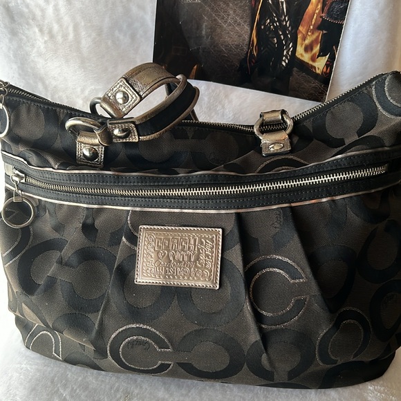 Coach Poppy - Picture 3 of 15